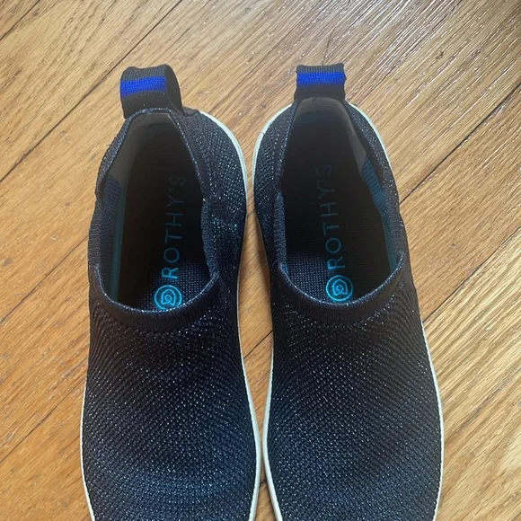 Very lightly worn Rothy’s Chelsea sneaker size 9. - Picture 2 of 6